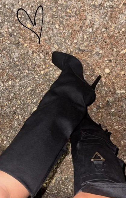 chanel totti Chanel Totti in Vacanza in Sardegna: le scarpe costano quasi 1500 euro