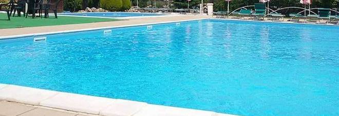 Annegato in piscina a soli 4 anni: era in agriturismo insieme alla madre Annegato in piscina a soli 4 anni: era in agriturismo insieme alla madre