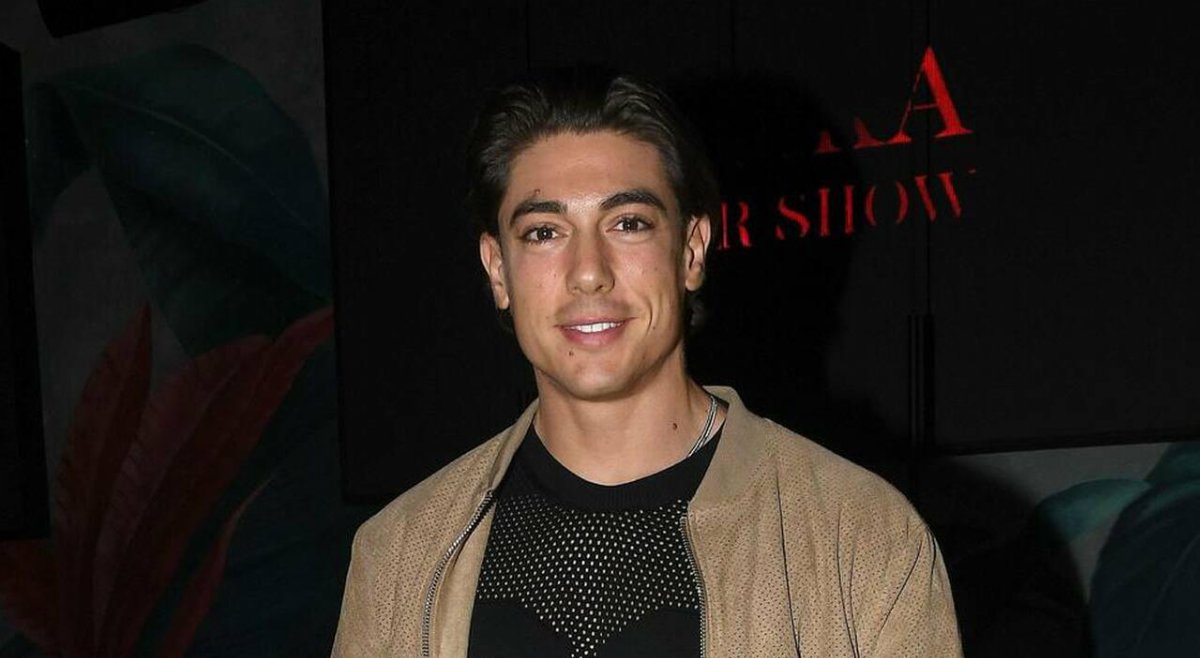 Bonus di Avanti un altro Luca Vetrone denuncia una stalker: Mi proponeva lavoro in cambio di sesso Bonus di Avanti un altro Luca Vetrone denuncia una stalker: Mi proponeva lavoro in cambio di sesso