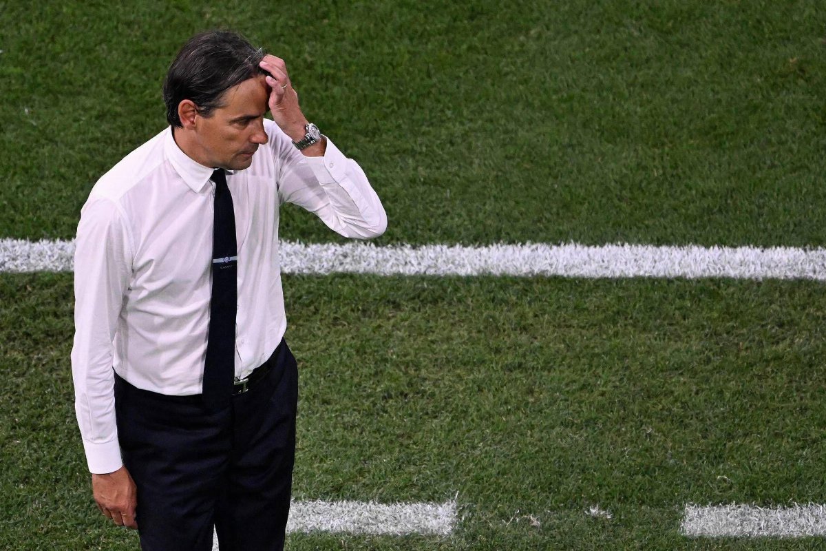 Simone Inzaghi saluta l Simone Inzaghi saluta l
