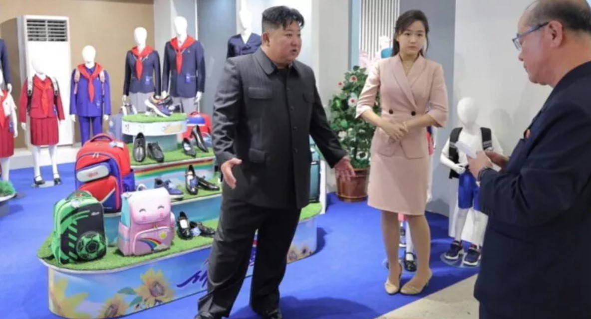 Kim Jong Un Kim Jong Un, le foto alla fiera di Pyongyang dopo le voci non verificate sulla morte
