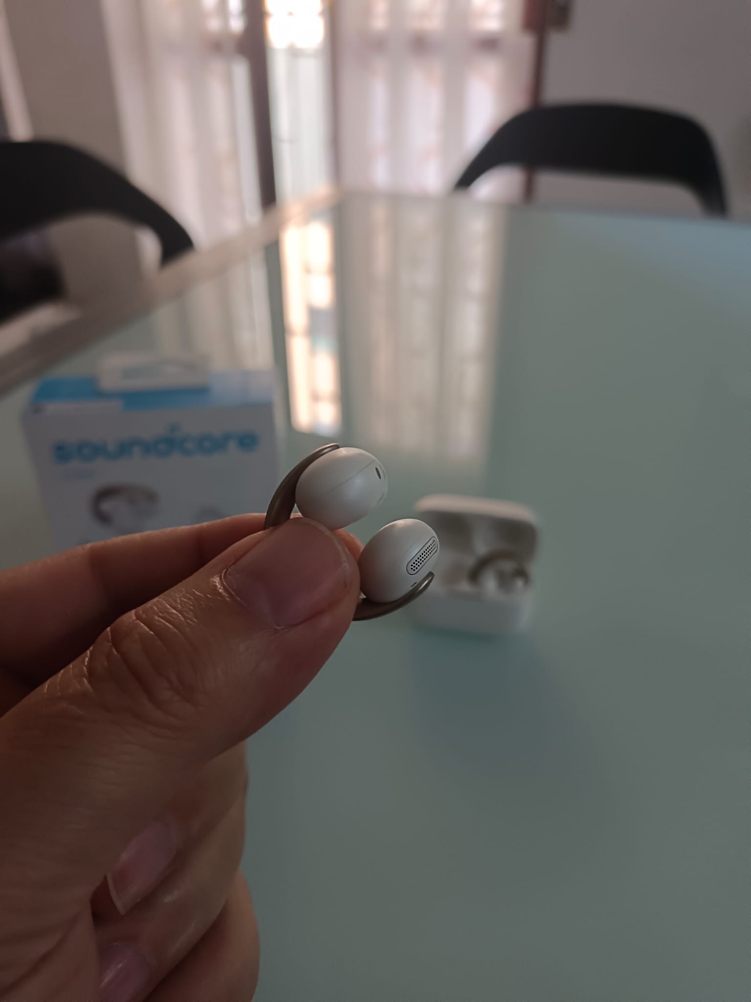 soundcore aeroclip Soundcore AeroClip: la recensione completa degli auricolari open-ear leggeri e flessibili