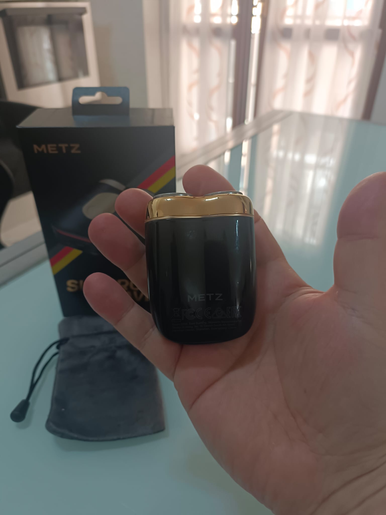 recensione Metz Supercar Electric Shaver, prova del rasoio elettrico compatto con autonomia fino a due mesi