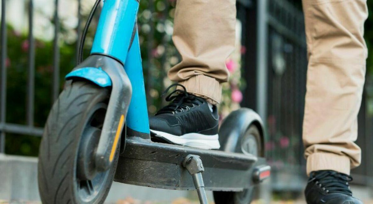 Multa da quasi 29mila euro a un rider su monopattino elettrico: senza patente, casco e assicurazione