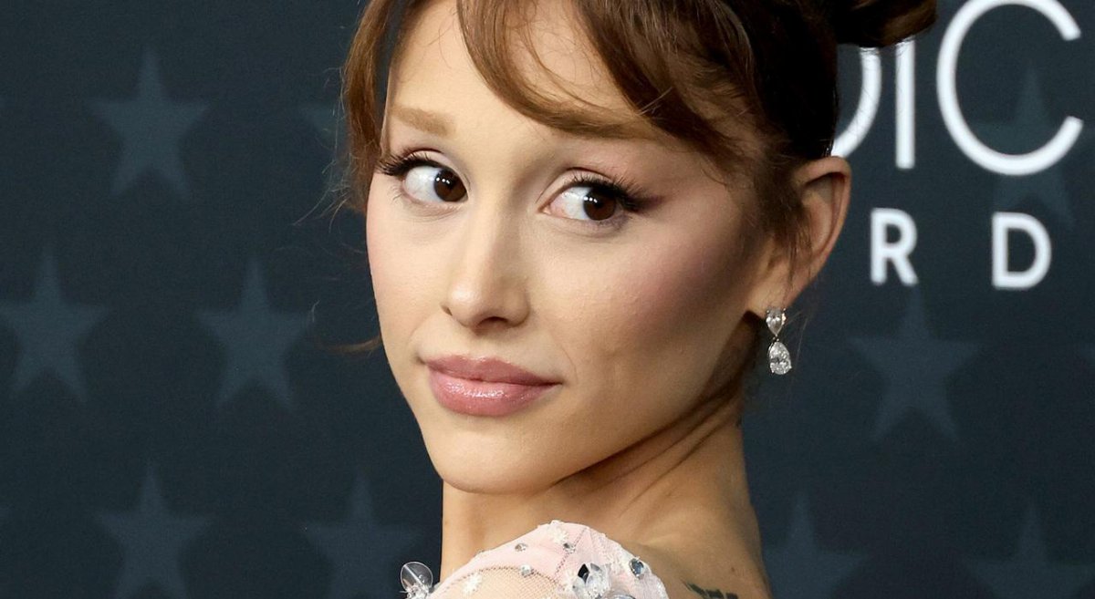 Ariana Grande scherza sull Ariana Grande scherza sull