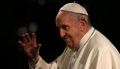 Papa Francesco, Dio disarma mano di chi uccide : 10.000 persone al Colosseo