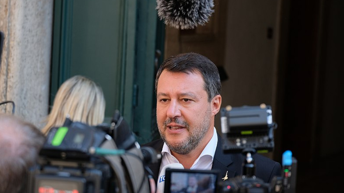 Matteo Salvini e il post di Emis Killa : Ha ragione, vota Lega!