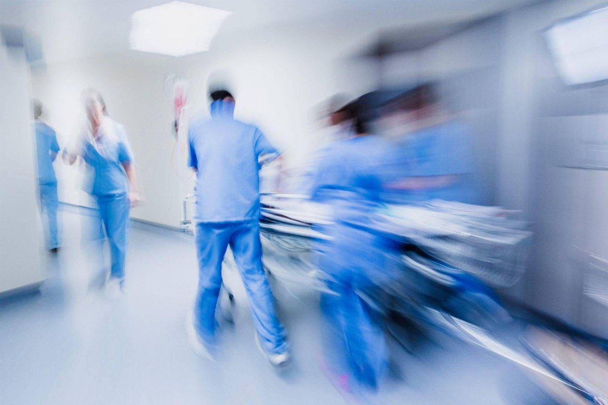 Tragedia familiare a Otranto: spara alla moglie e si suicida, donna muore in ospedale