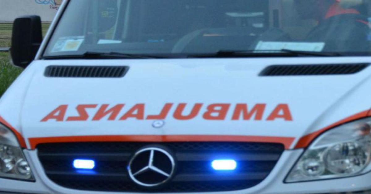 Varese, si dà fuoco in auto davanti casa: grave 50enne
