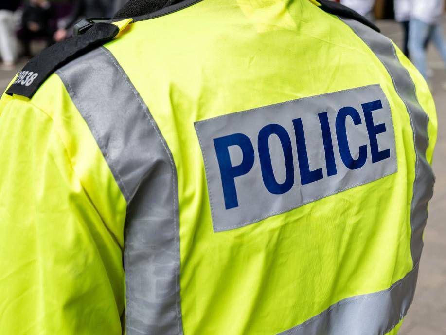 Londra, uomo armato tenta di entrare nell