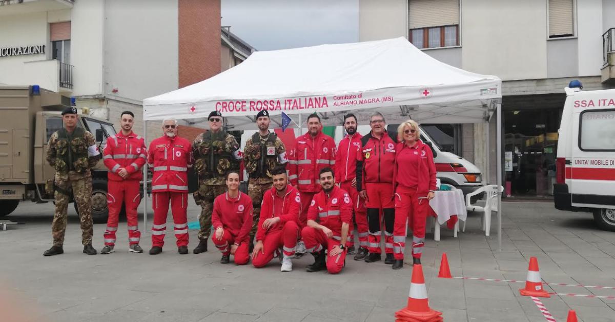 Grande festa al Comitato Cri di Albiano Magra illuminato a rosso. Diplomati 15 nuovi volontari