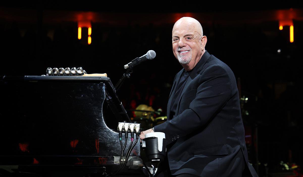 Billy Joel torna sul palco: prima esibizione dopo la diagnosi di idrocefalo normoteso