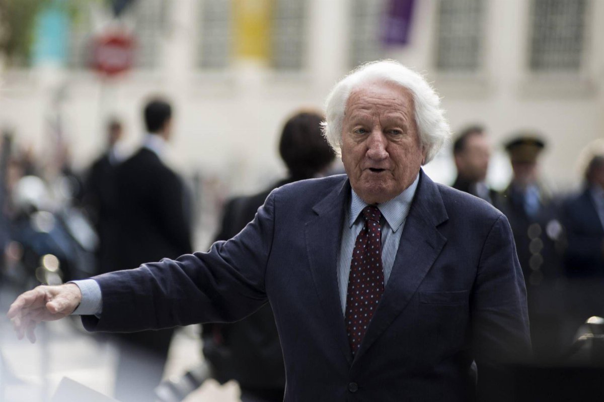 Giorgio Forattini, morto il maestro delle vignette che hanno segnato la satira politica italiana Giorgio Forattini, morto il maestro delle vignette che hanno segnato la satira politica italiana