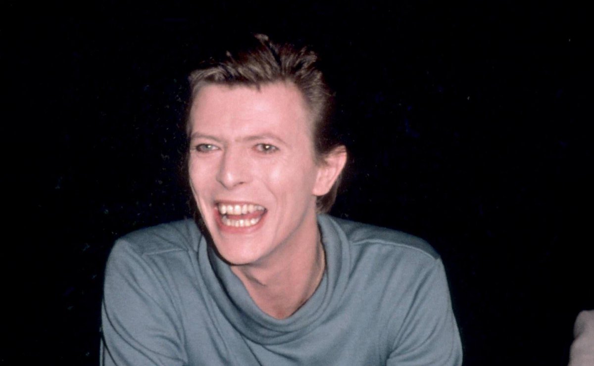 David Bowie, la biografia Oltre lo spazio e il tempo racconta l David Bowie, la biografia Oltre lo spazio e il tempo racconta l