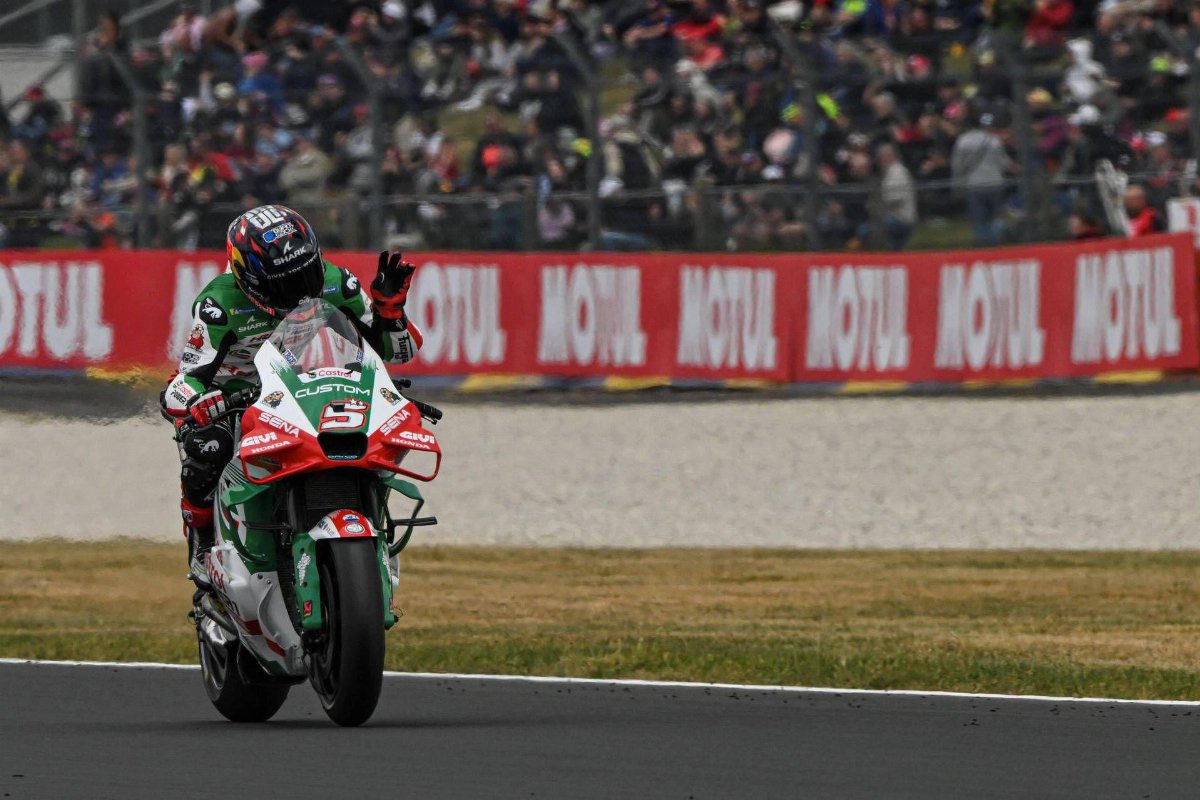 MotoGP Le Mans: trionfo di Zarco sotto la pioggia, Marquez secondo, Bagnaia giù al via