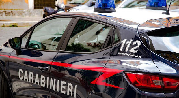 Tragico Malore a Ponticelli: Morto 52enne, Mamma Allettata Salvata in Tempo