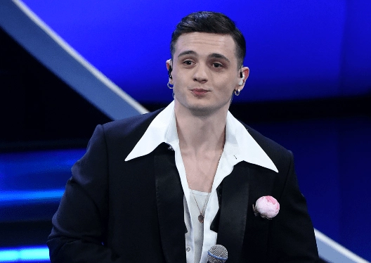 Sanremo 2025: Chi è Olly e la sua Balorda nostalgia