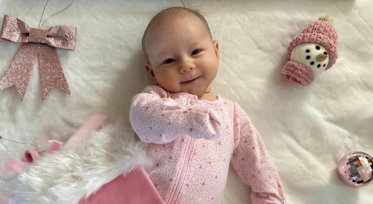 Neonata muore dopo essere rimasta sola col padre: trauma cranico, emorragie e costole fratturate