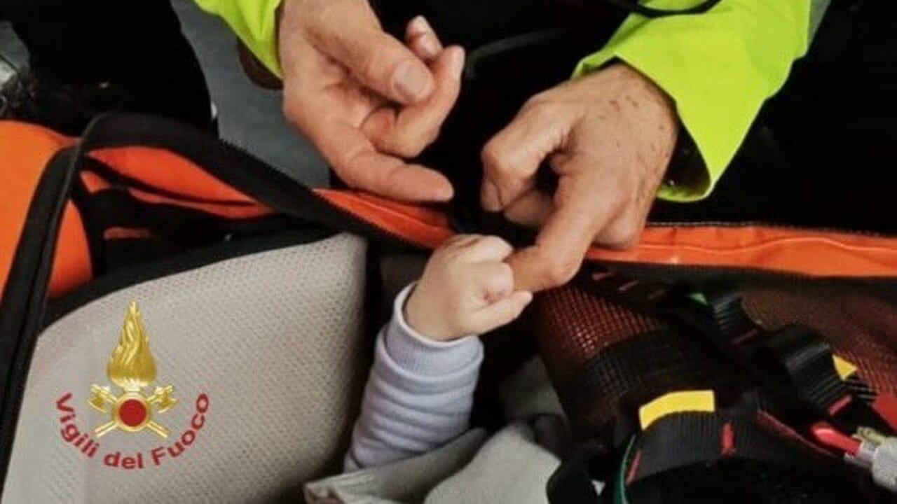 salvataggio neonato salvataggio neonato