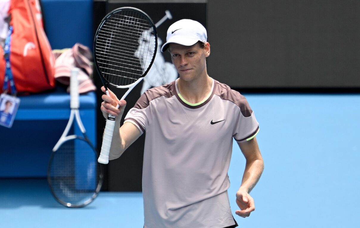 Australian Open: Jannik Sinner brilla nel primo turno, Berrettini costretto al ritiro per Infortunio