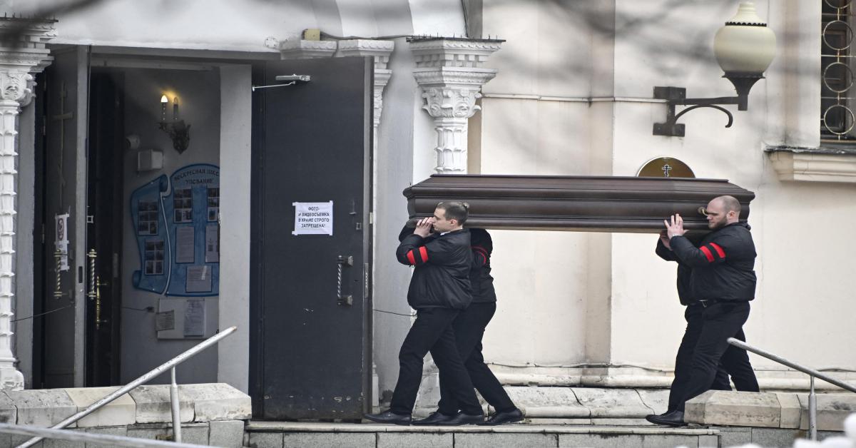 Alexei Navalny: Folla commossa ai funerali del dissidente Russo - Video