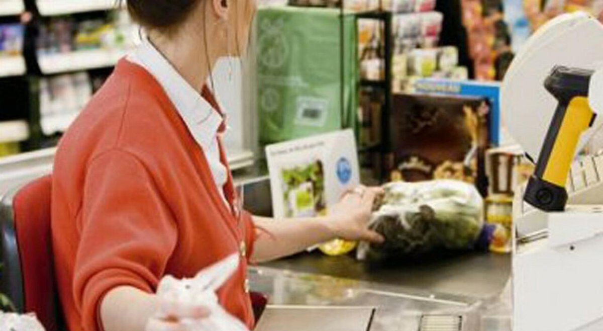 Cassiera licenziata per un detersivo da 2,90 euro dopo trent Cassiera licenziata per un detersivo da 2,90 euro dopo trent