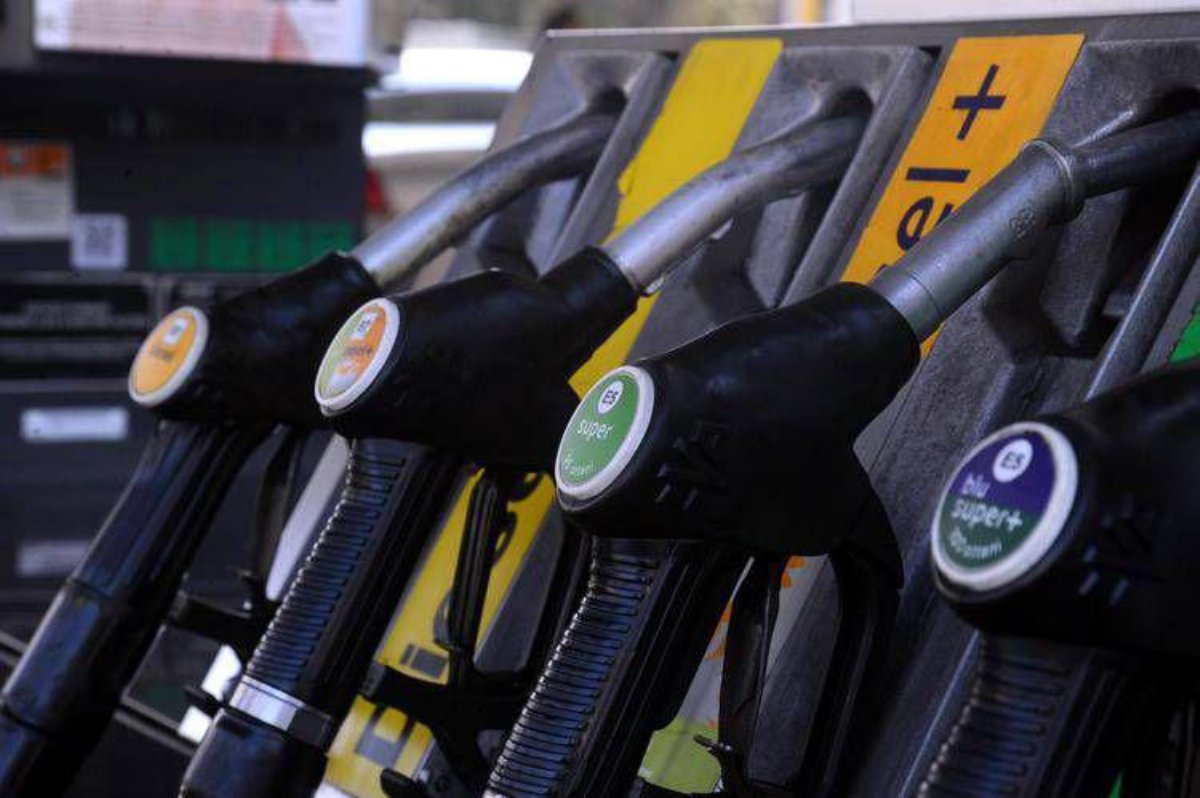 Benzina e diesel in calo continuo: prezzi ai livelli più bassi dal 2021 Benzina e diesel in calo continuo: prezzi ai livelli più bassi dal 2021