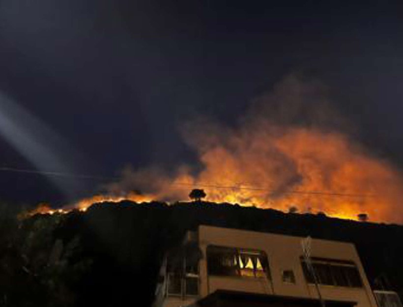 Emergenza incendi in Sicilia: Popolazione invitata a rimanere in casa mentre Palermo è sotto assedio