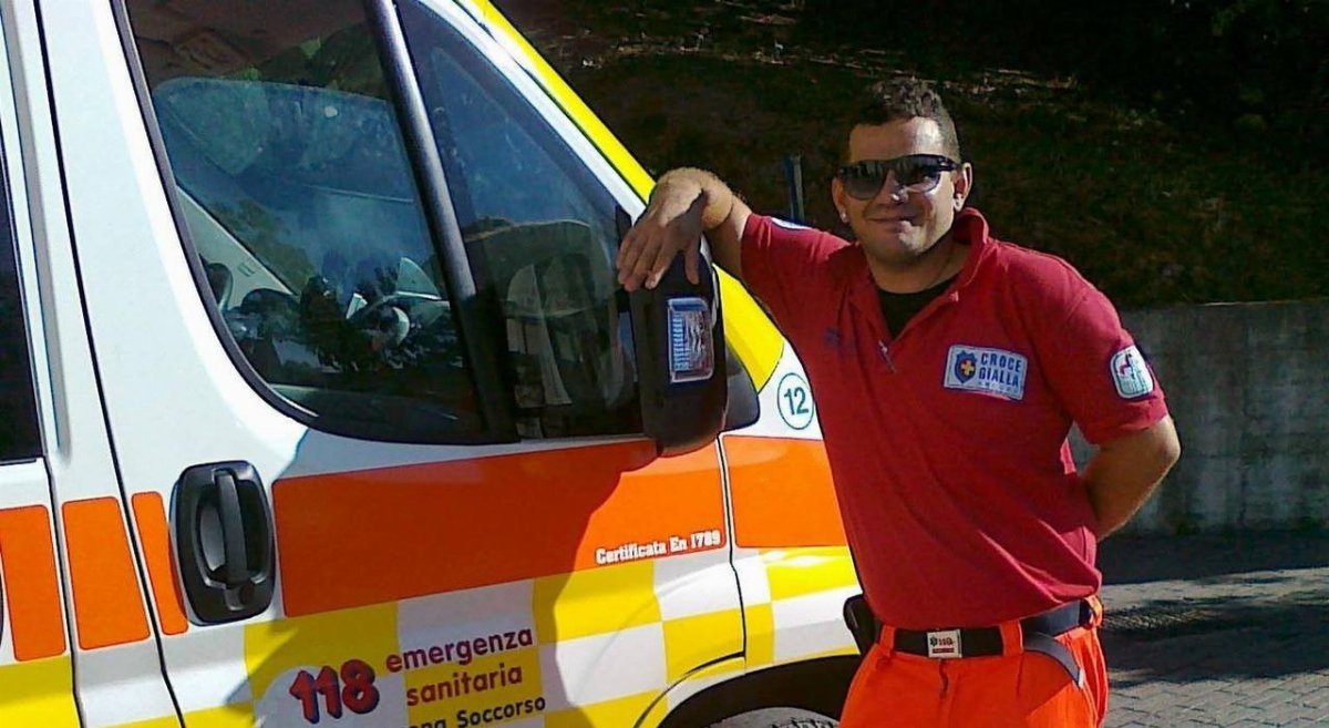 Aggressione in ambulanza ad Ancona: volontario della Croce Gialla ferito durante il soccorso