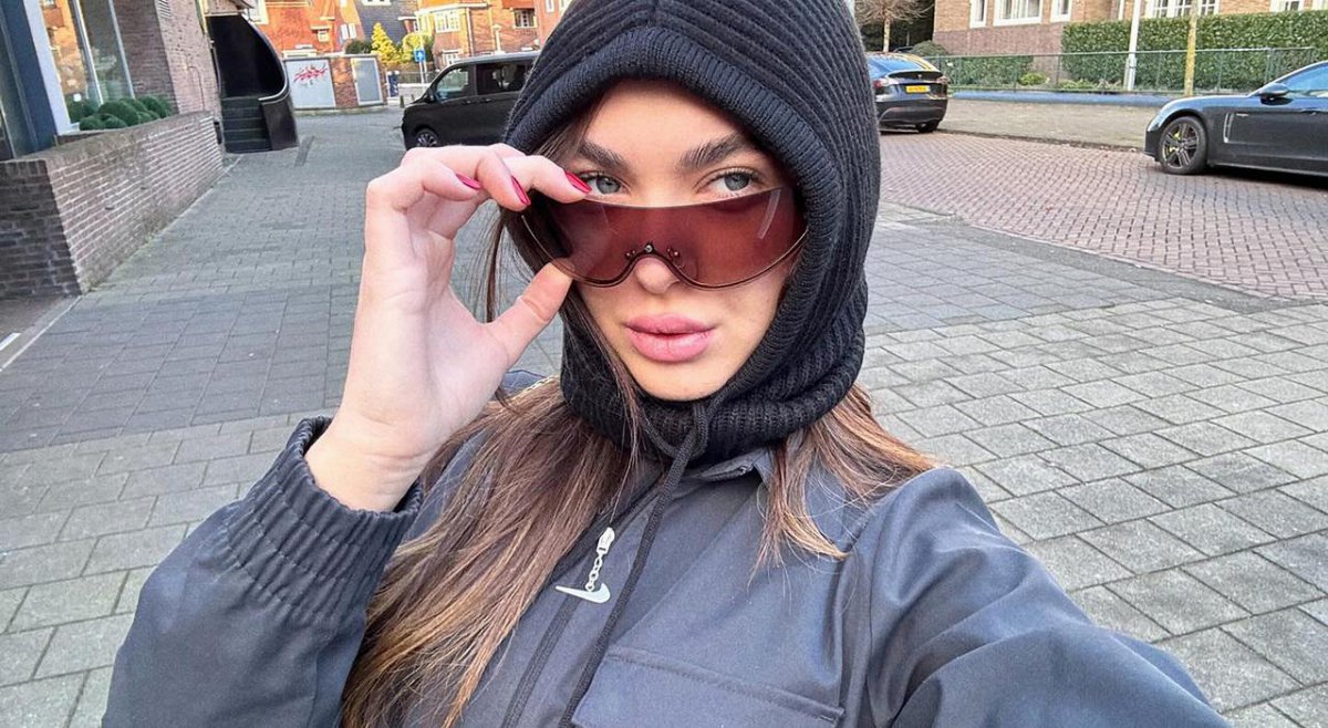 Chanel Totti al primo red carpet: total leather, stile dark e décolleté di lusso