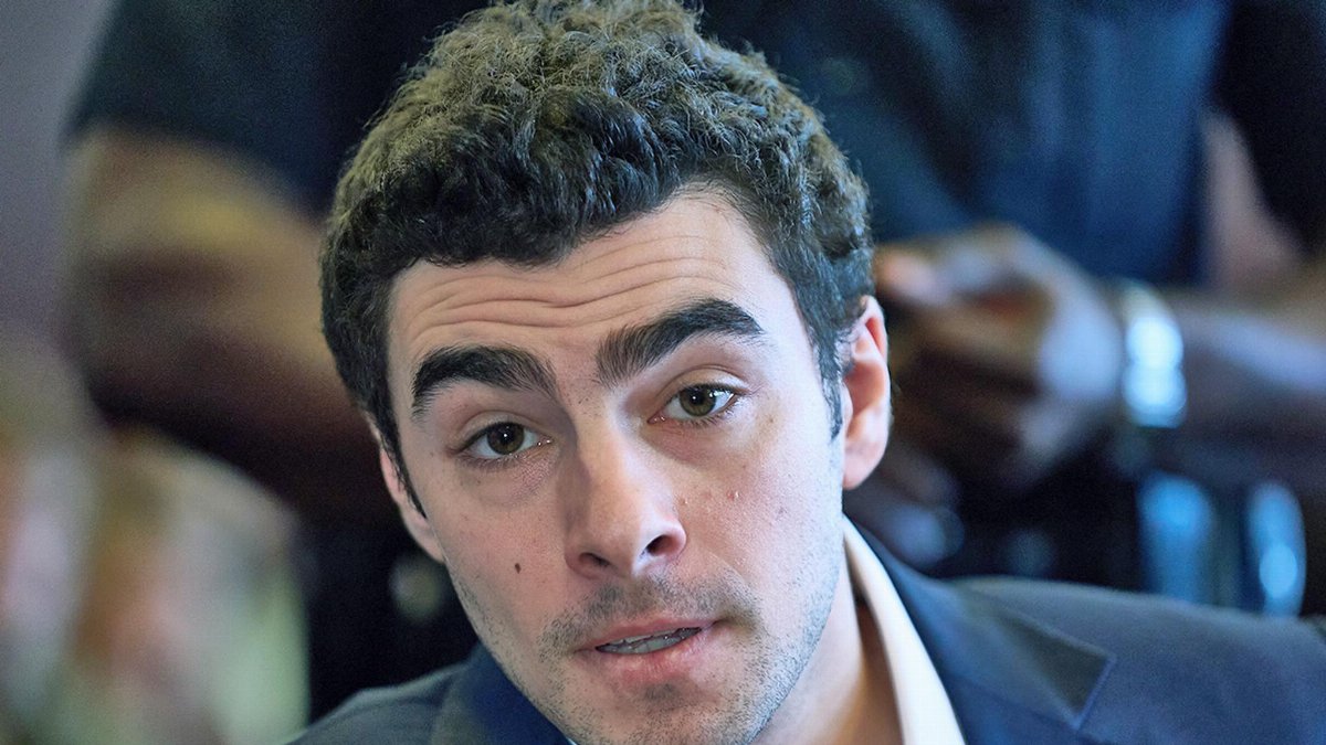 Luigi Mangione parla in tribunale e invoca il doppio giudizio tra stato e federali Luigi Mangione parla in tribunale e invoca il doppio giudizio tra stato e federali