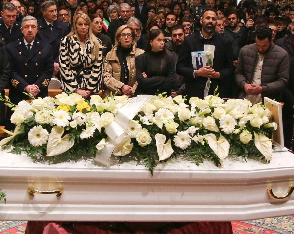 La Spezia, migliaia ai funerali di Youssef Abanoub: la città unita nel dolore La Spezia, migliaia ai funerali di Youssef Abanoub: la città unita nel dolore
