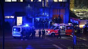 Strage in chiesa ad Amburgo : almeno sette i morti