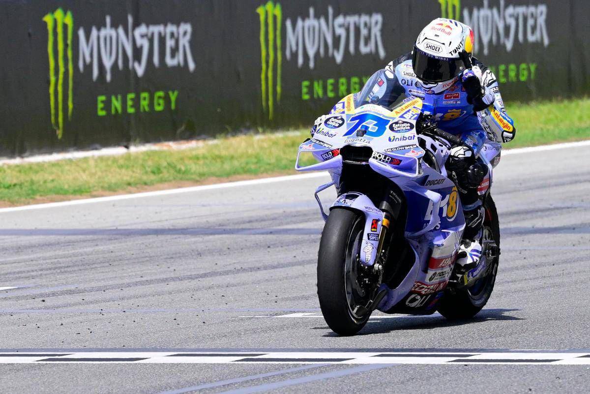 Alex Marquez domina il MotoGp Malesia: terza vittoria stagionale, Bagnaia costretto al ritiro Alex Marquez domina il MotoGp Malesia: terza vittoria stagionale, Bagnaia costretto al ritiro