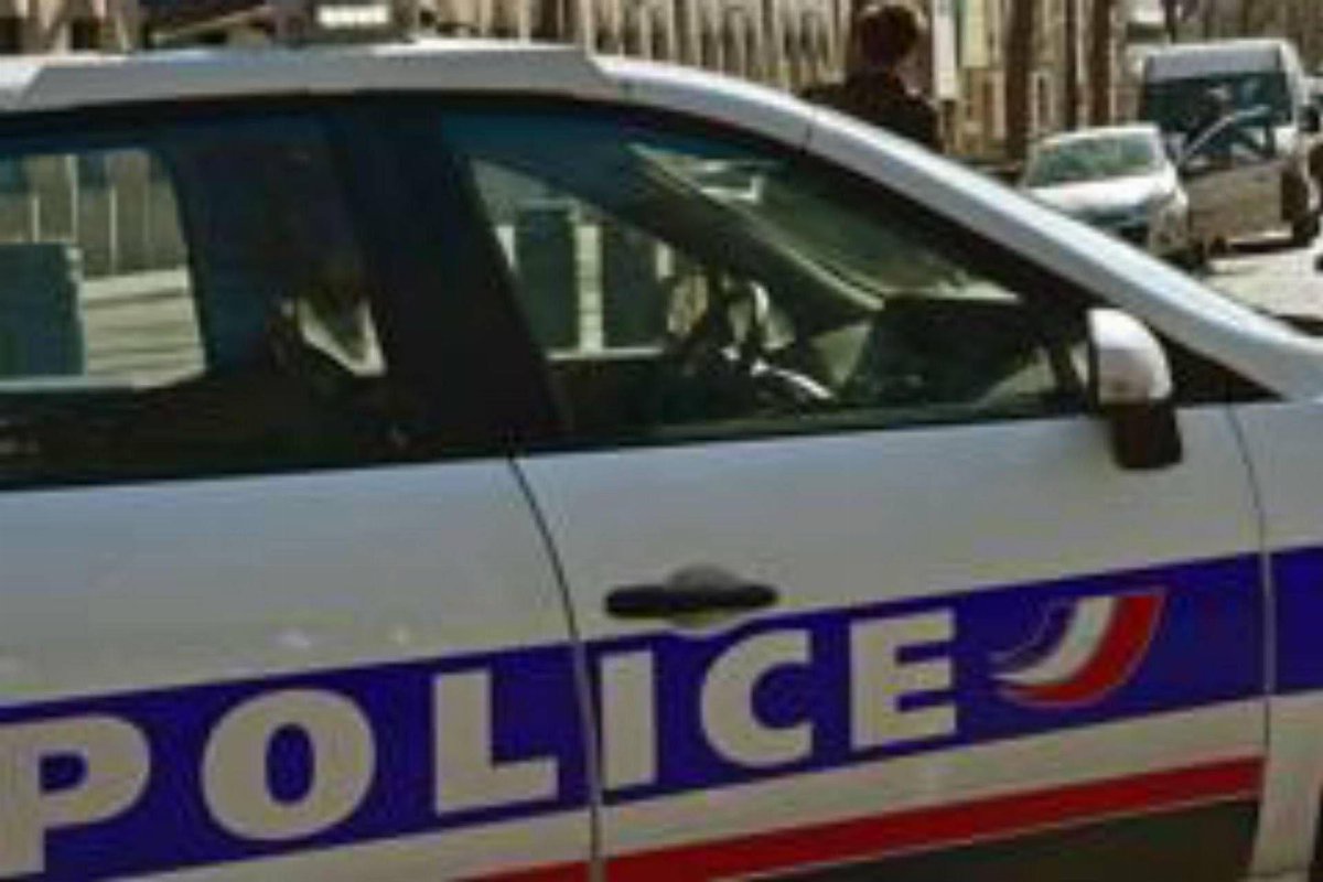 Parigi, arrestati due minorenni per piano di attentato antisemita Parigi, arrestati due minorenni per piano di attentato antisemita