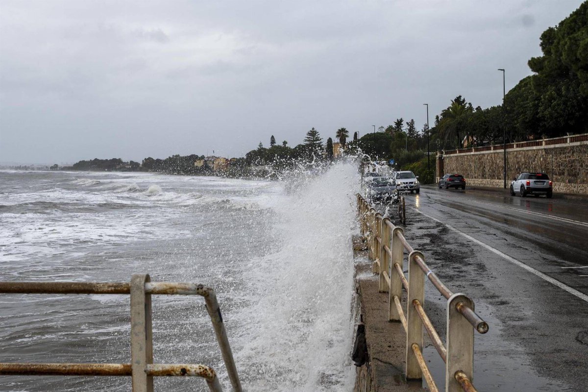 Maltempo, allerta arancione in Sardegna: piogge, vento forte e mareggiate Maltempo, allerta arancione in Sardegna: piogge, vento forte e mareggiate