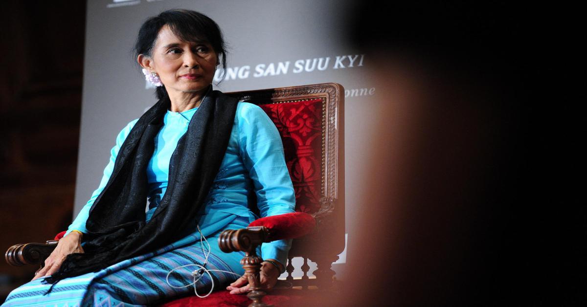 Aung San Suu Kyi esce dal carcere, trasferita agli arresti domiciliari
