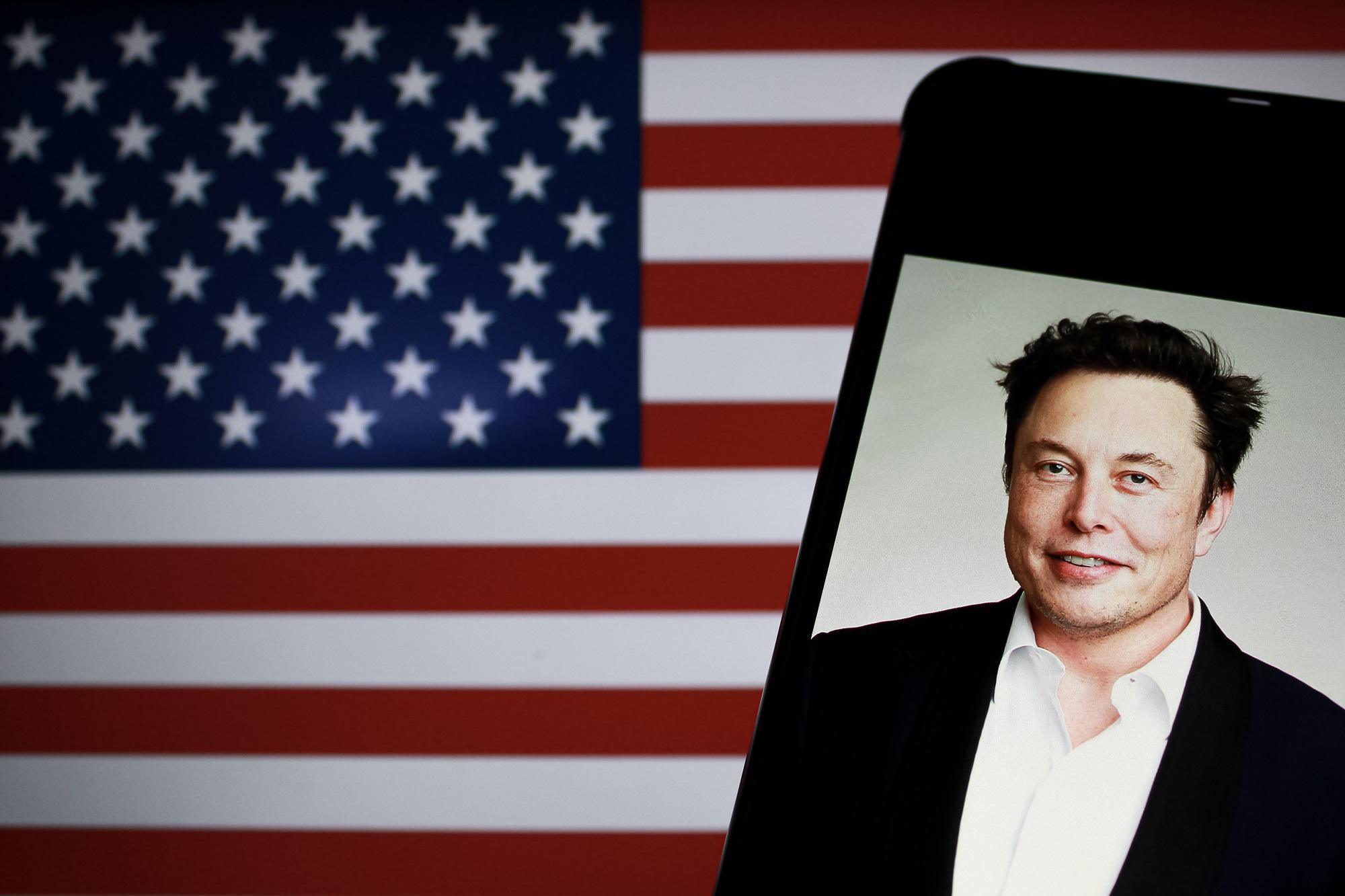 Elon Musk supera i 400 miliardi di dollari: record storico nel patrimonio personale