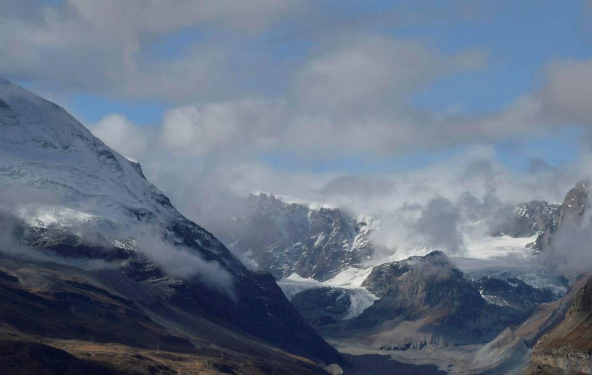 Tragedia sulle Alpi svizzere: ritrovati i corpi di cinque sciatori dispersi