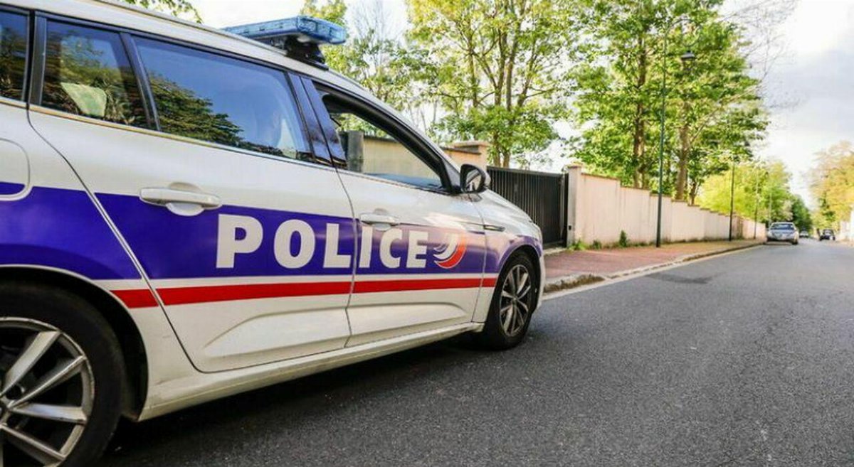 Nizza, madre 25enne uccisa in auto davanti al figlio: caccia a due killer Nizza, madre 25enne uccisa in auto davanti al figlio: caccia a due killer