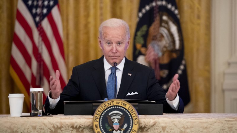 Presidente Biden insulta reporter di Fox : Che stupido figlio di p...