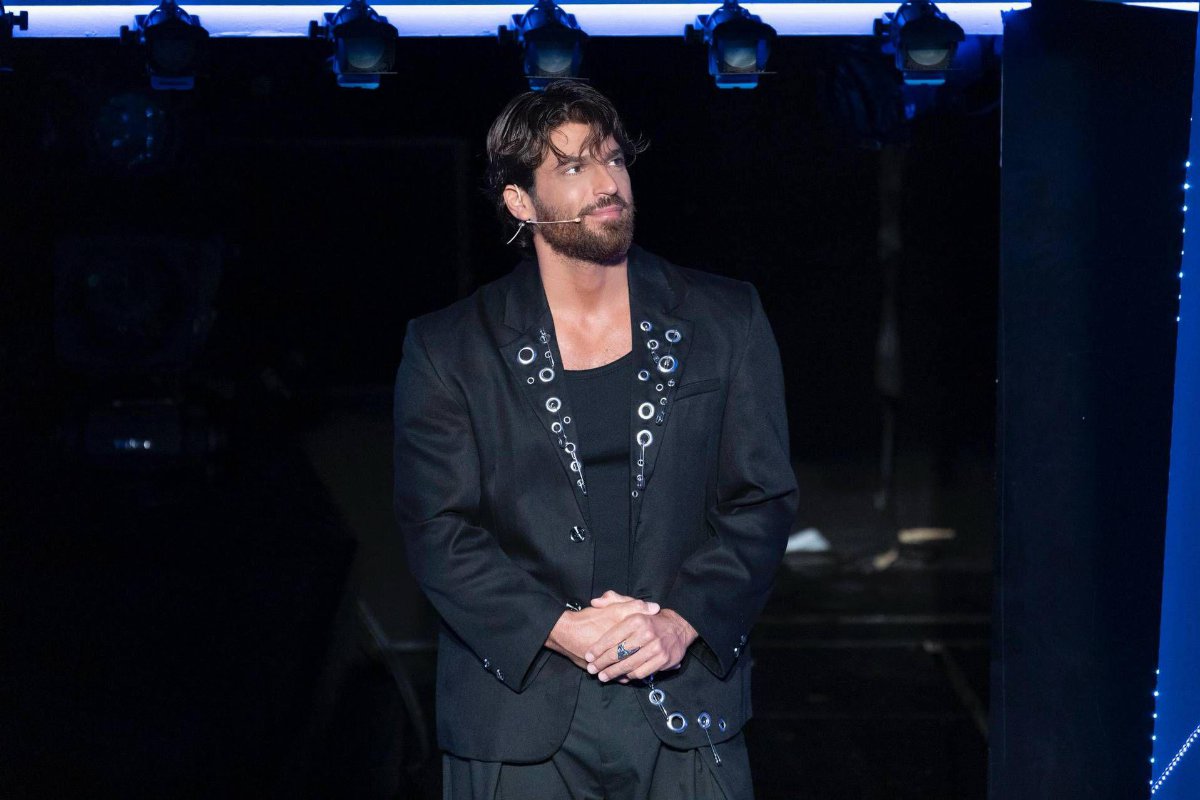 Can Yaman a C Can Yaman a C