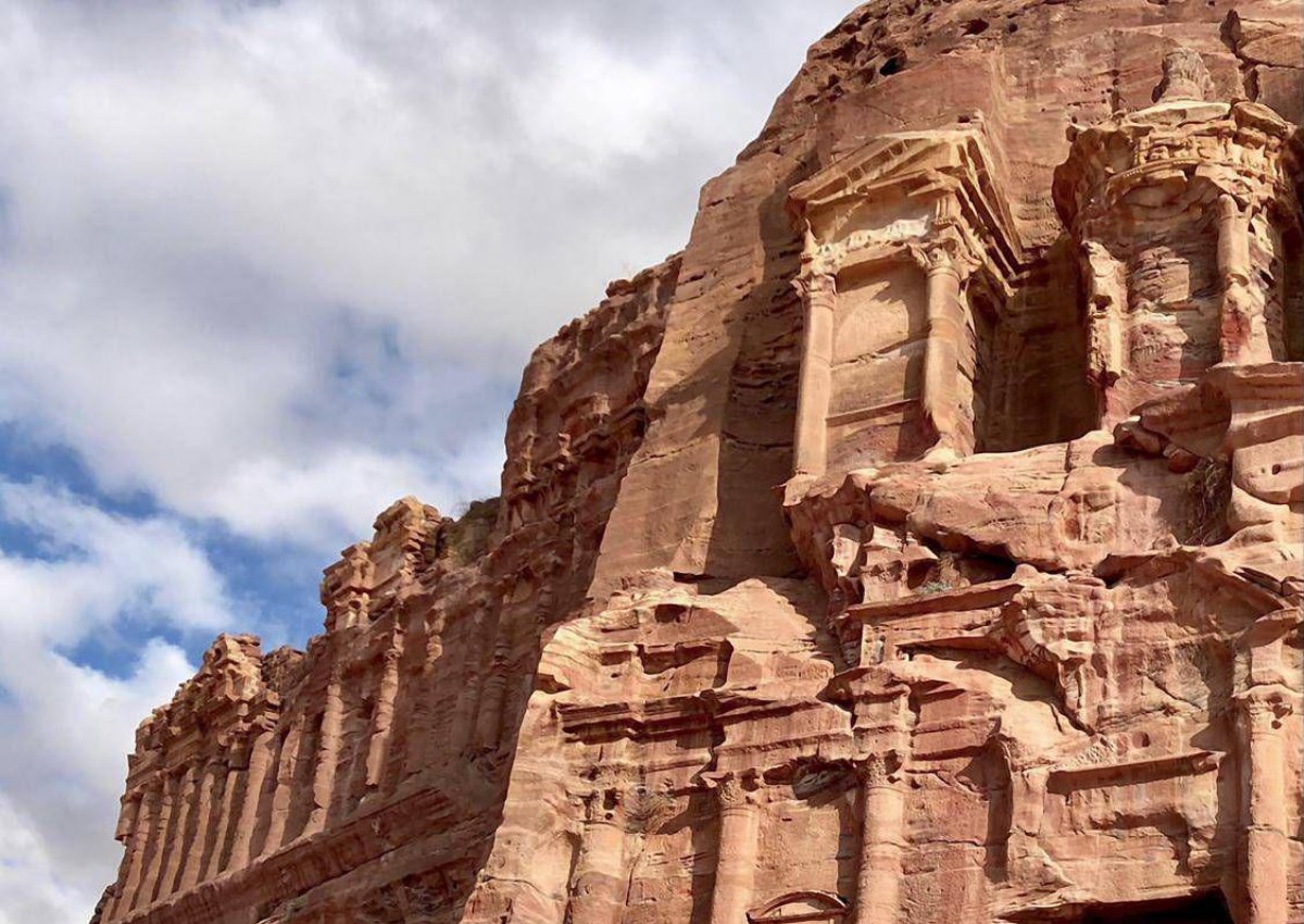 Inondazioni a Petra: evacuati oltre 1.700 turisti dal sito archeologico in Giordania