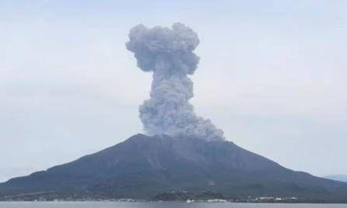 Video nuova eruzione del vulcano Sakurajima: imponente nube di cenere su Kagoshima Video nuova eruzione del vulcano Sakurajima: imponente nube di cenere su Kagoshima