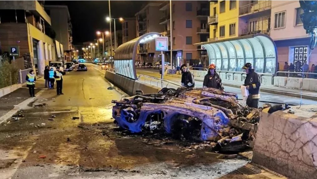 Incidente mortale a Genova: un'automobile prende fuoco, due persone morte carbonizzate