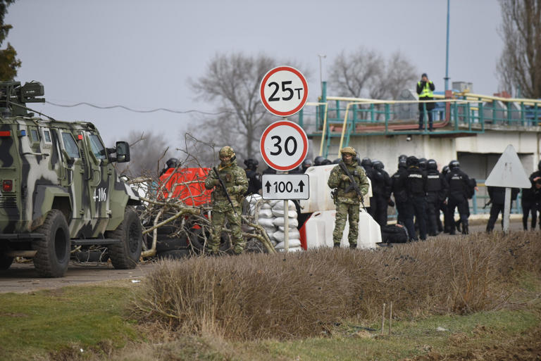 Attacco con 25 droni contro la Crimea annessa: Il Ministero della Difesa russo respinge l