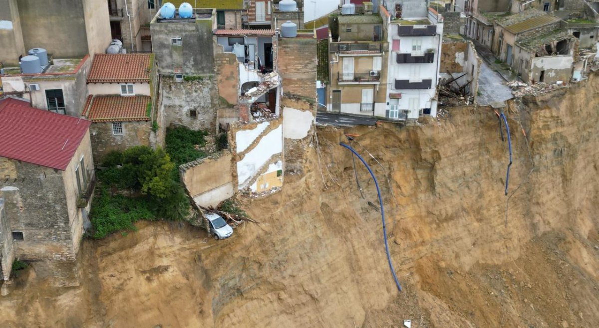 Niscemi, 137 edifici a rischio demolizione: indagine penale e stop alla new town