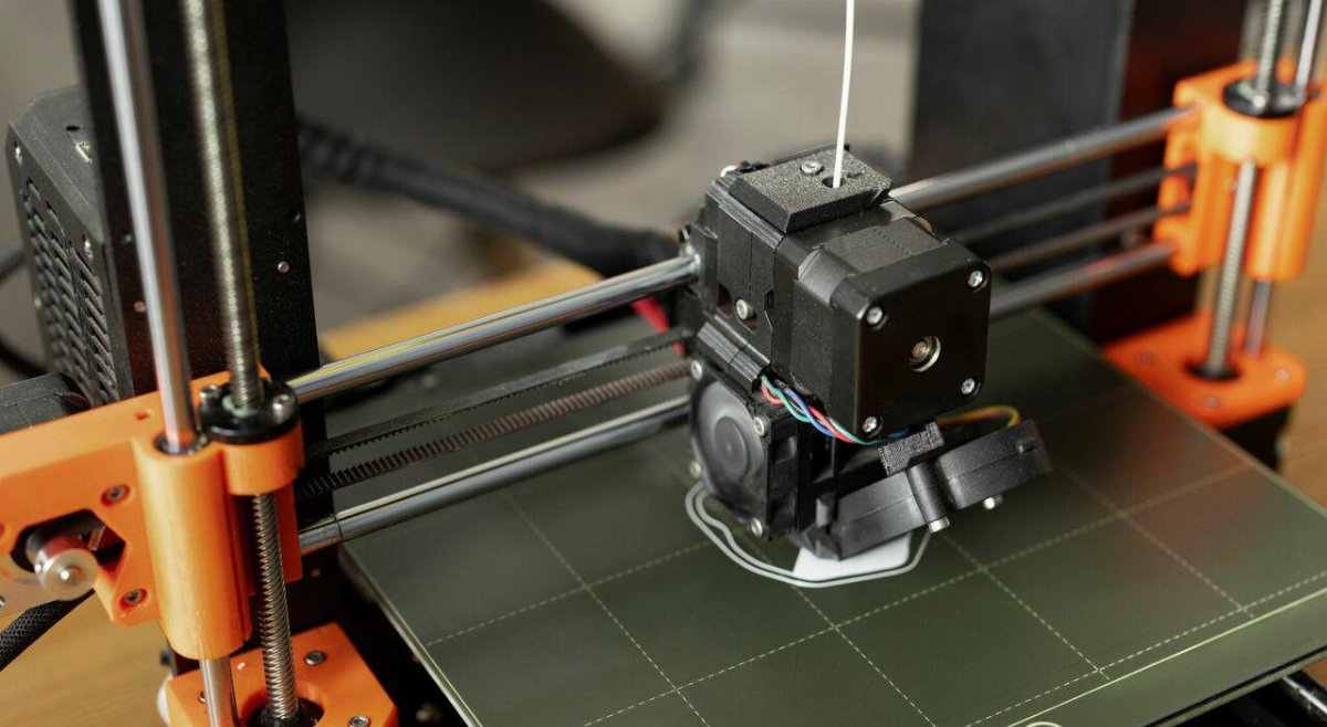 A scuola con un coltello stampato in 3D: scoperto arsenale fai-da-te in casa di un minorenne