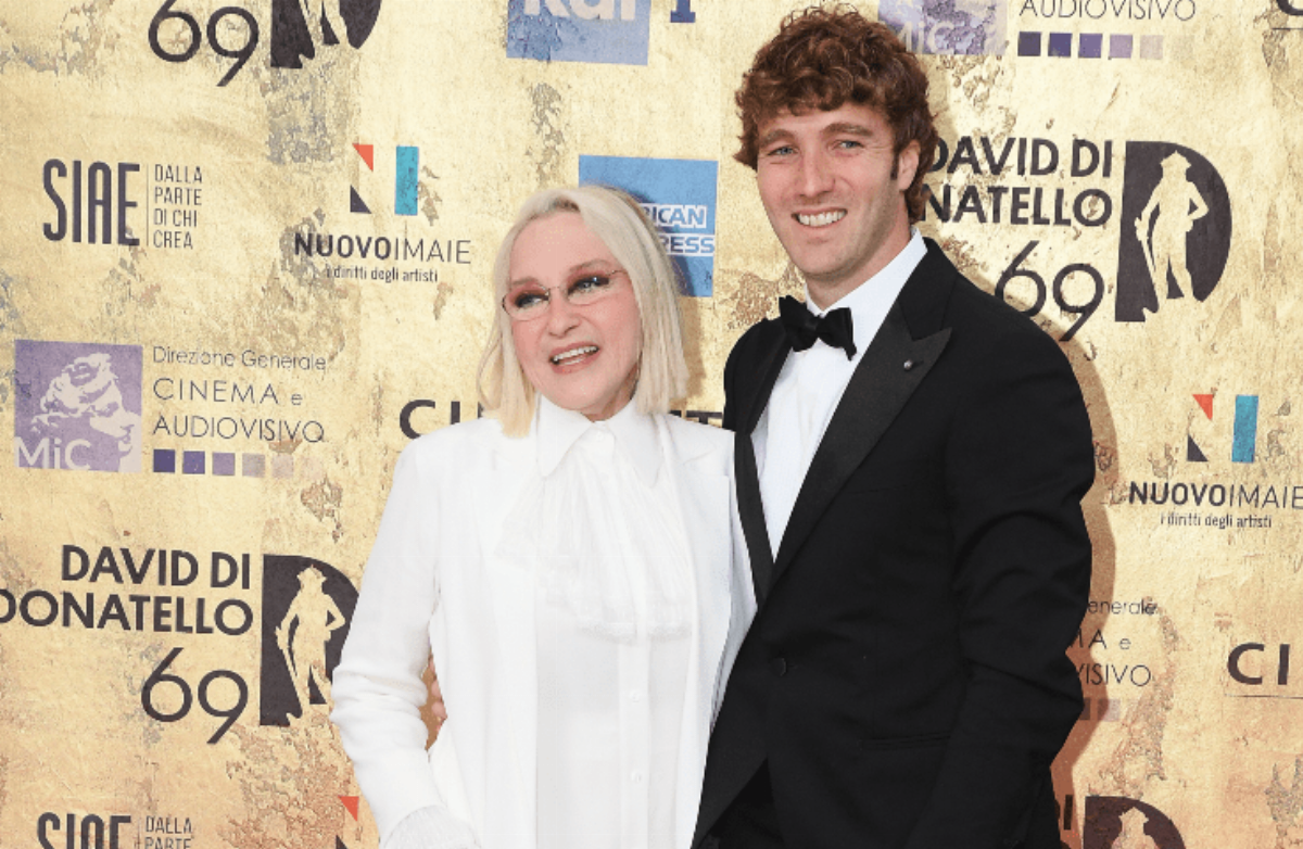 Paolo Ciavarro commuove i fan: Auguri mamma, ti amo. Il toccante ricordo di Eleonora Giorgi nel giorno in cui avrebbe compiuto 72 anni