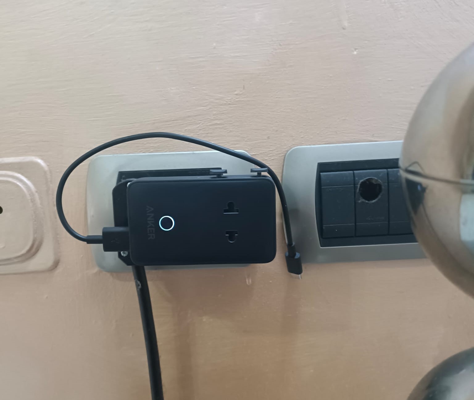 recensione anker Recensione Anker Nano adattatore universale da viaggio con 5 porte USB e presa AC